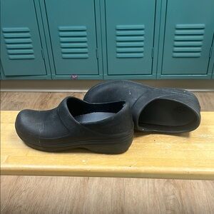 Black Slip-On Clogs crocs women’s size 10